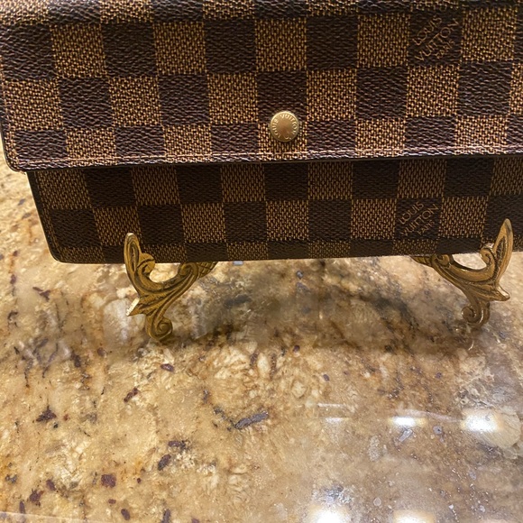 Louis Vuitton DAMIER Sara wallet in good condition. - Picture 1 of 8